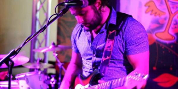 La chitarra di Manfredi Tumminello per Senza Parole