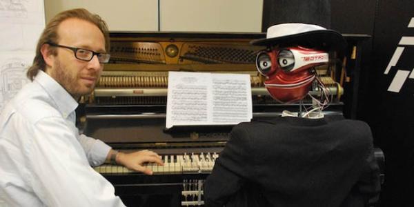 Teo Tronico il robot-pianista